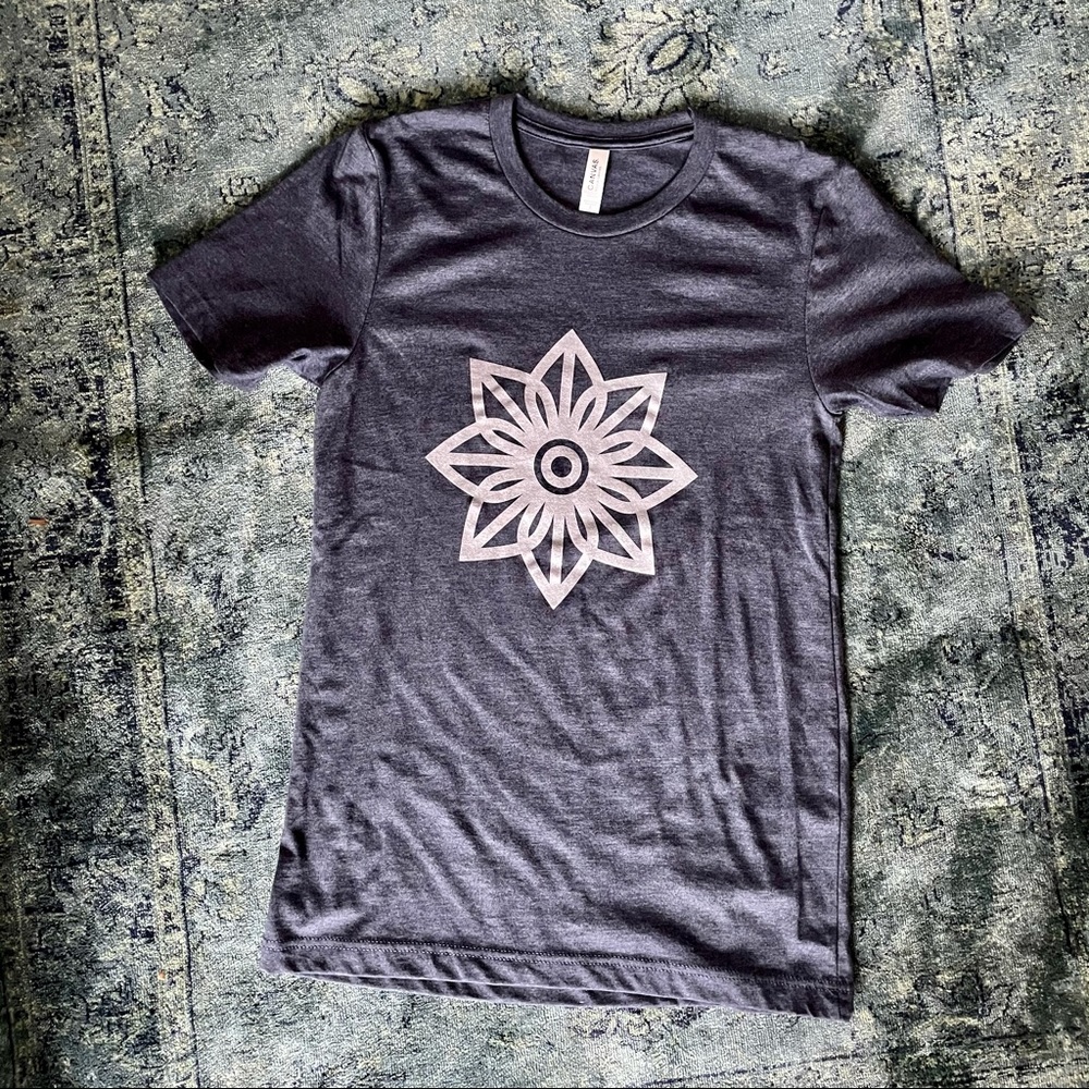Graphic tee never worn